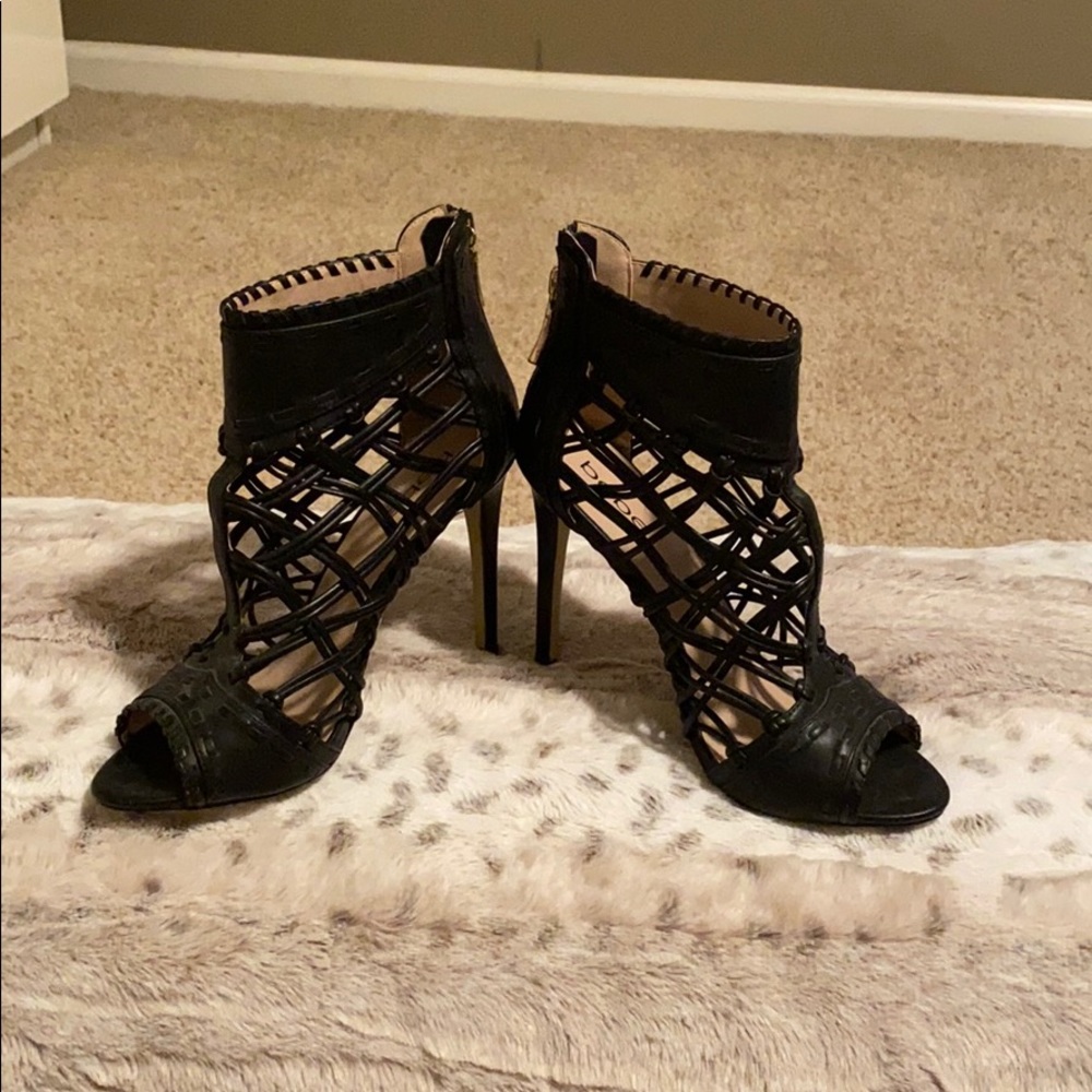 Black Pumps